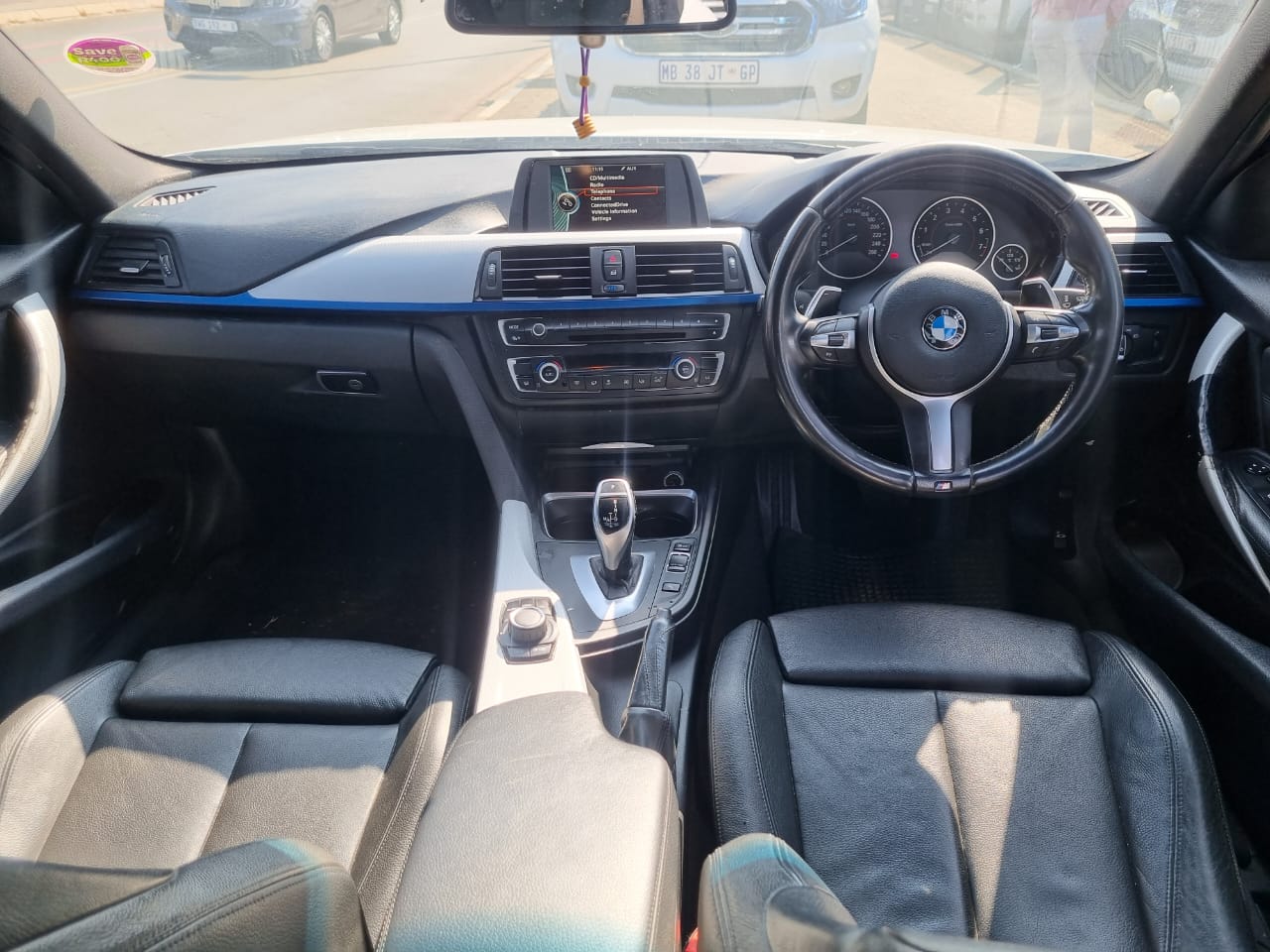 
								2015 BMW 320i M Sport | Automatic | full									