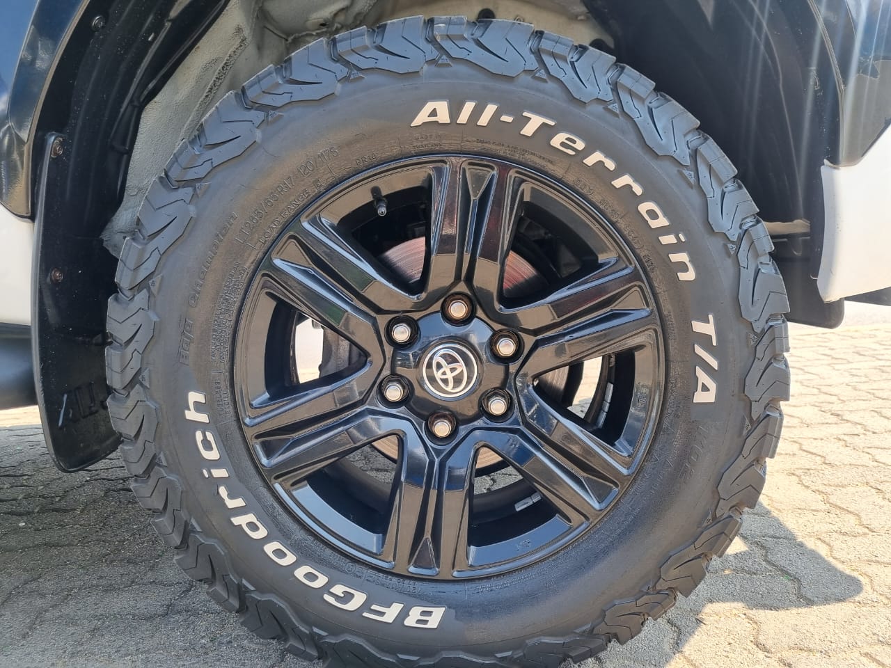 
								2021 Toyota Hilux 2.4 GD-6 4×4 Double Cab | Manual | full									