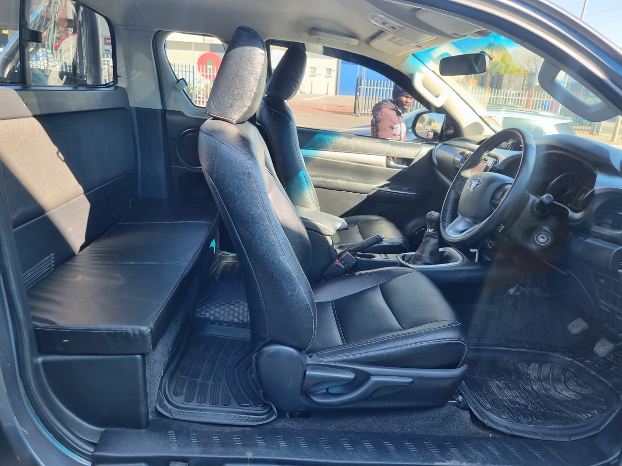 
								2016 Hilux 2.8 GD-6 Extra Cab Raider – 107,000km | Diesel | full									