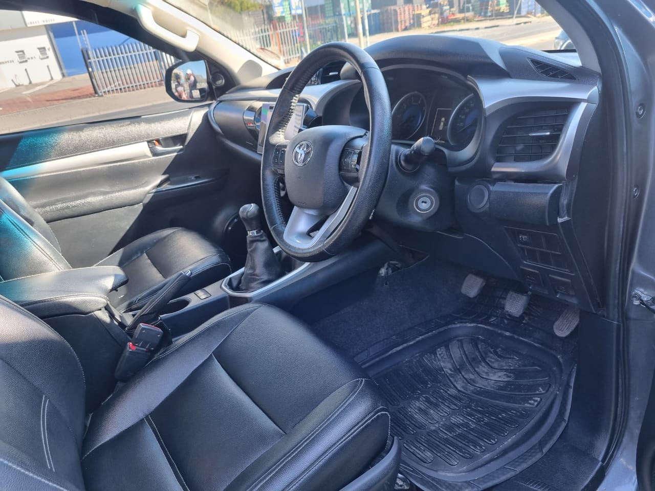 
								2016 Hilux 2.8 GD-6 Extra Cab Raider – 107,000km | Diesel | full									