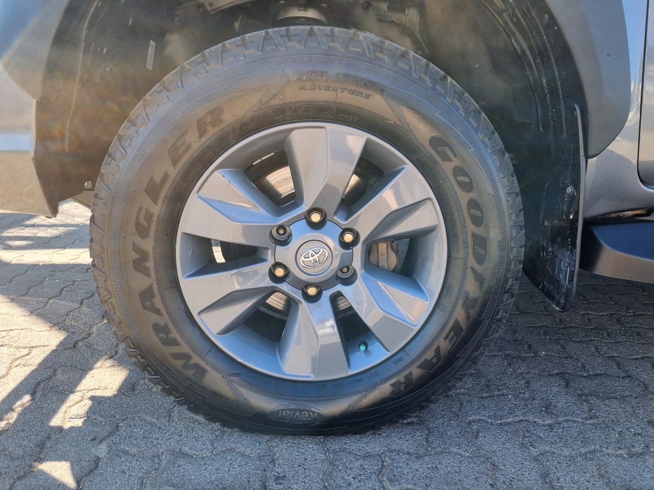 
								2016 Hilux 2.8 GD-6 Extra Cab Raider – 107,000km | Diesel | full									