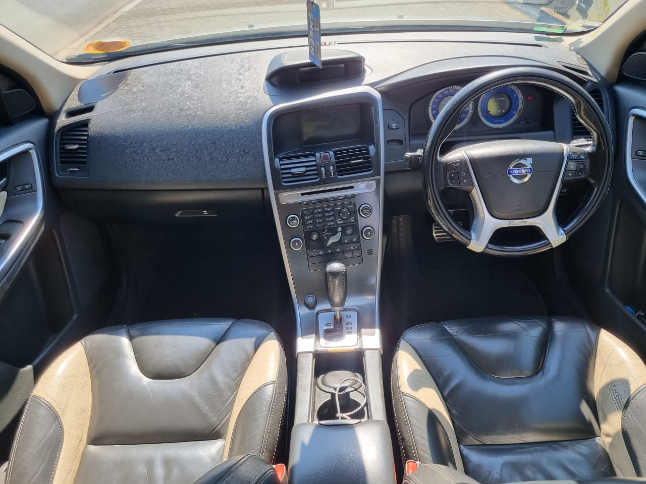 
								2010 Volvo XC60 3.0T AWD Automatic – Petrol | full									