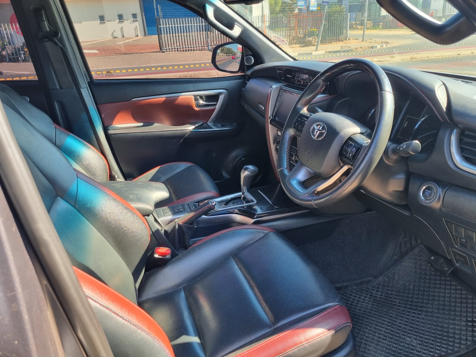 
								2024 Toyota Fortuner 2.8 GD-6 Automatic Diesel – R550,000 full									