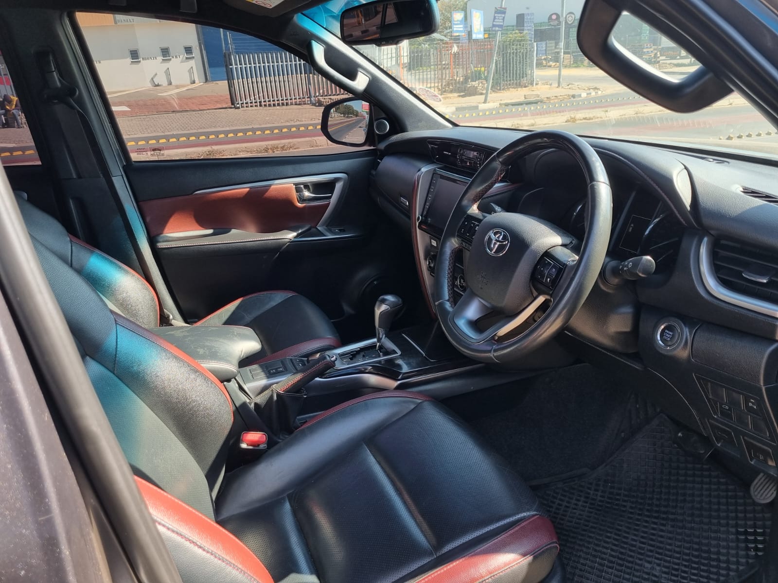 
								2024 Toyota Fortuner 2.8 GD-6 Automatic Diesel – R550,000 full									
