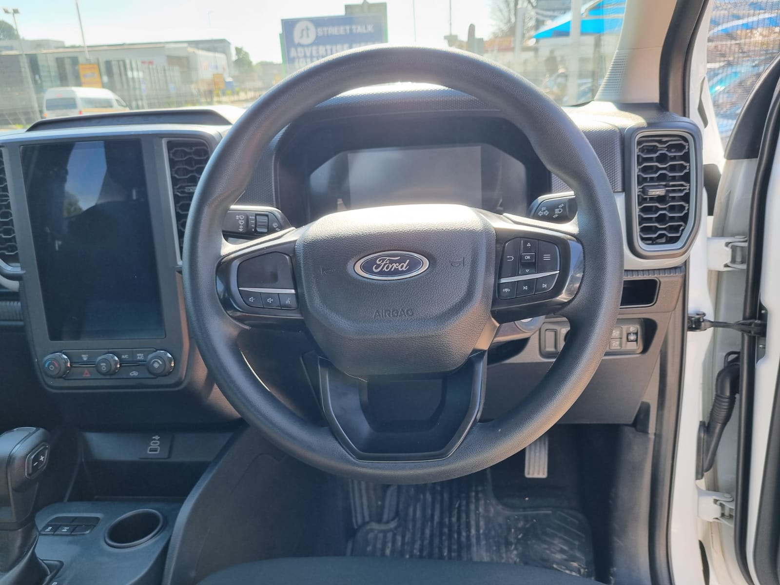 
								2023 Ford Ranger 2.0 XL Extra Cab Automatic Diesel – R375,000 full									