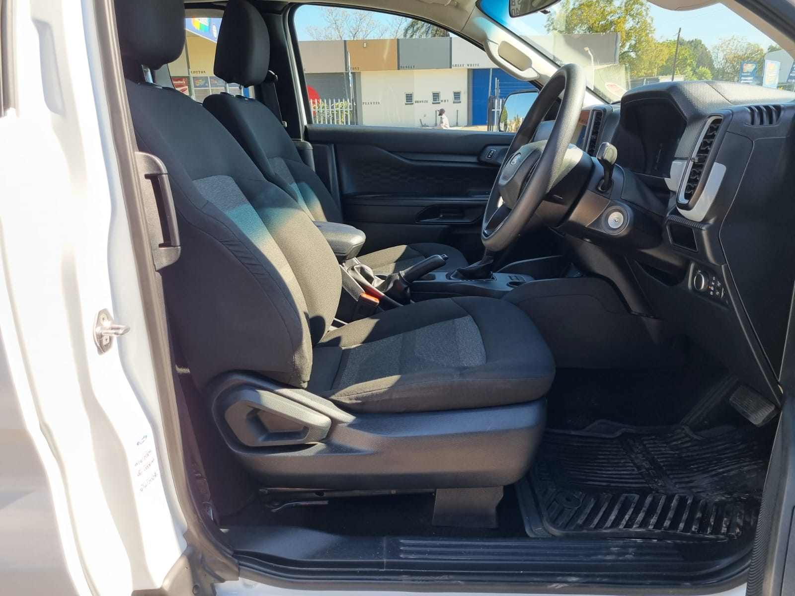
								2023 Ford Ranger 2.0 XL Extra Cab Automatic Diesel – R375,000 full									