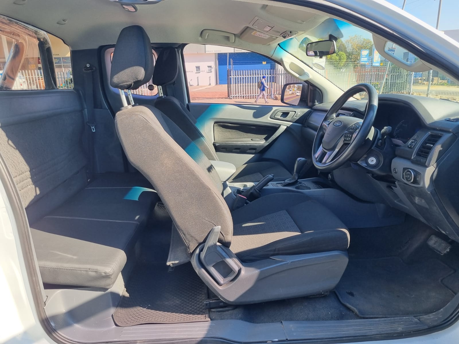 
								2018 Ford Ranger 2.2 XL Extra Cab Automatic Diesel – R215,000 full									