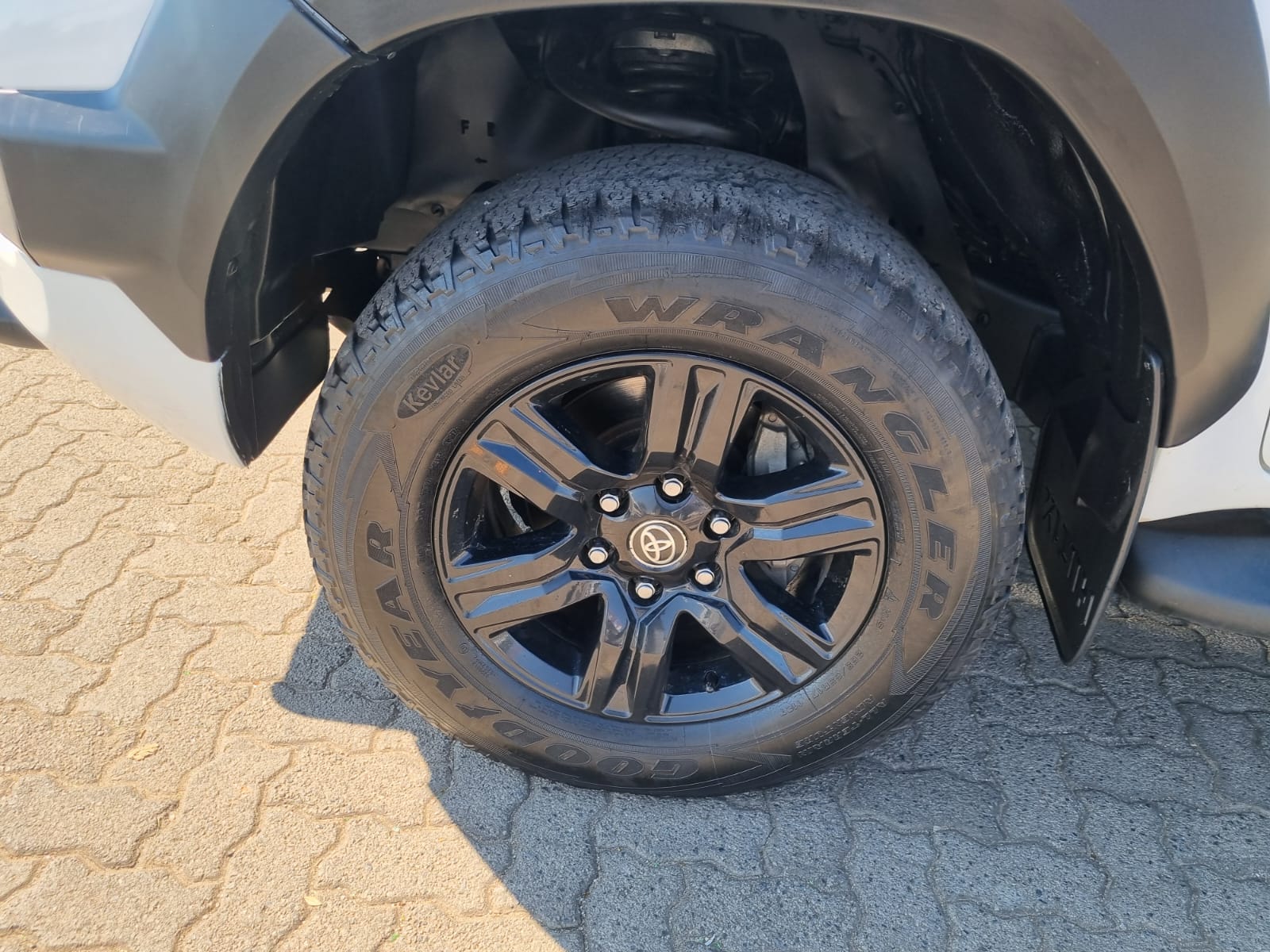
								2024 Toyota Hilux 2.4 GD-6 4×4 Manual Diesel – R480,000 full									