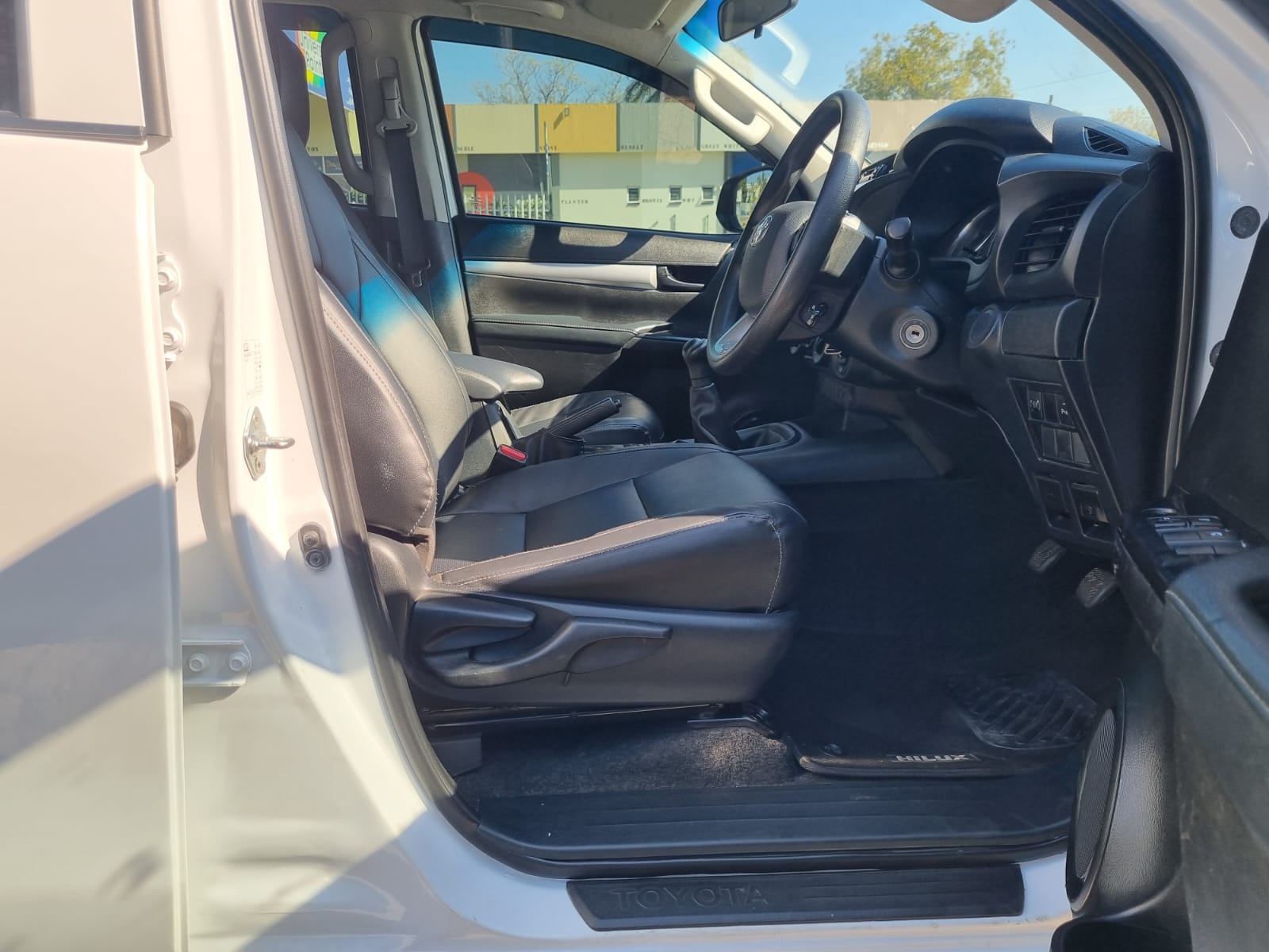 
								2024 Toyota Hilux 2.4 GD-6 4×4 Manual Diesel – R480,000 full									
