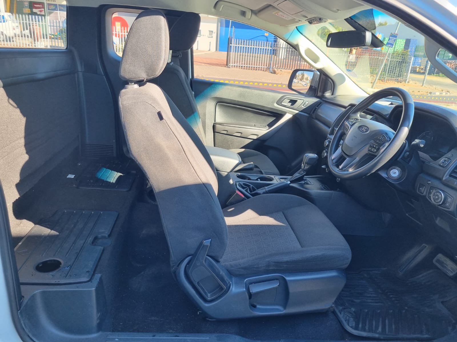 
								2023 Ford Ranger 2.2 TDCi Extra Cab Automatic Diesel – R260,000 full									