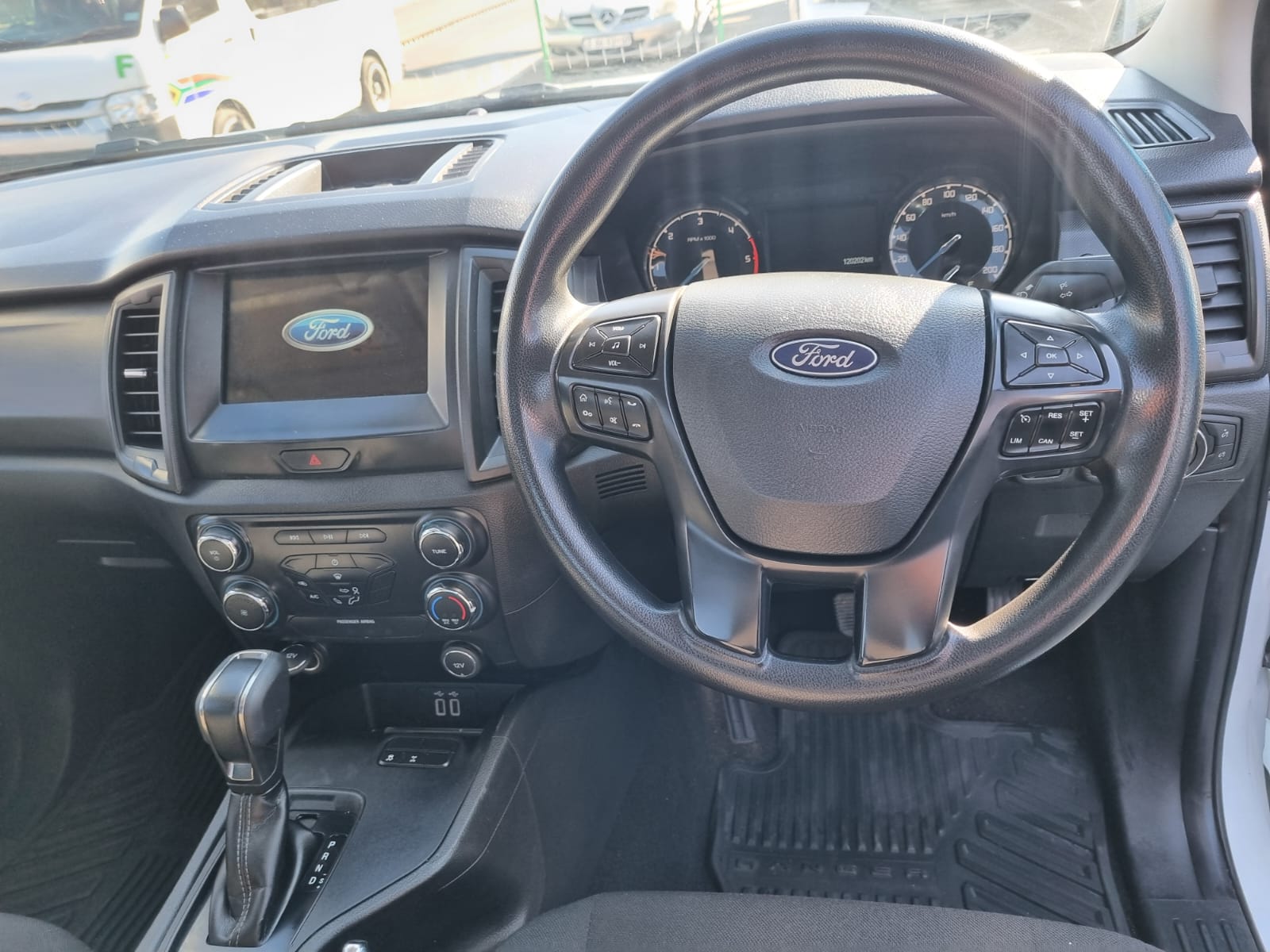 
								2023 Ford Ranger 2.2 TDCi Extra Cab Automatic Diesel – R260,000 full									