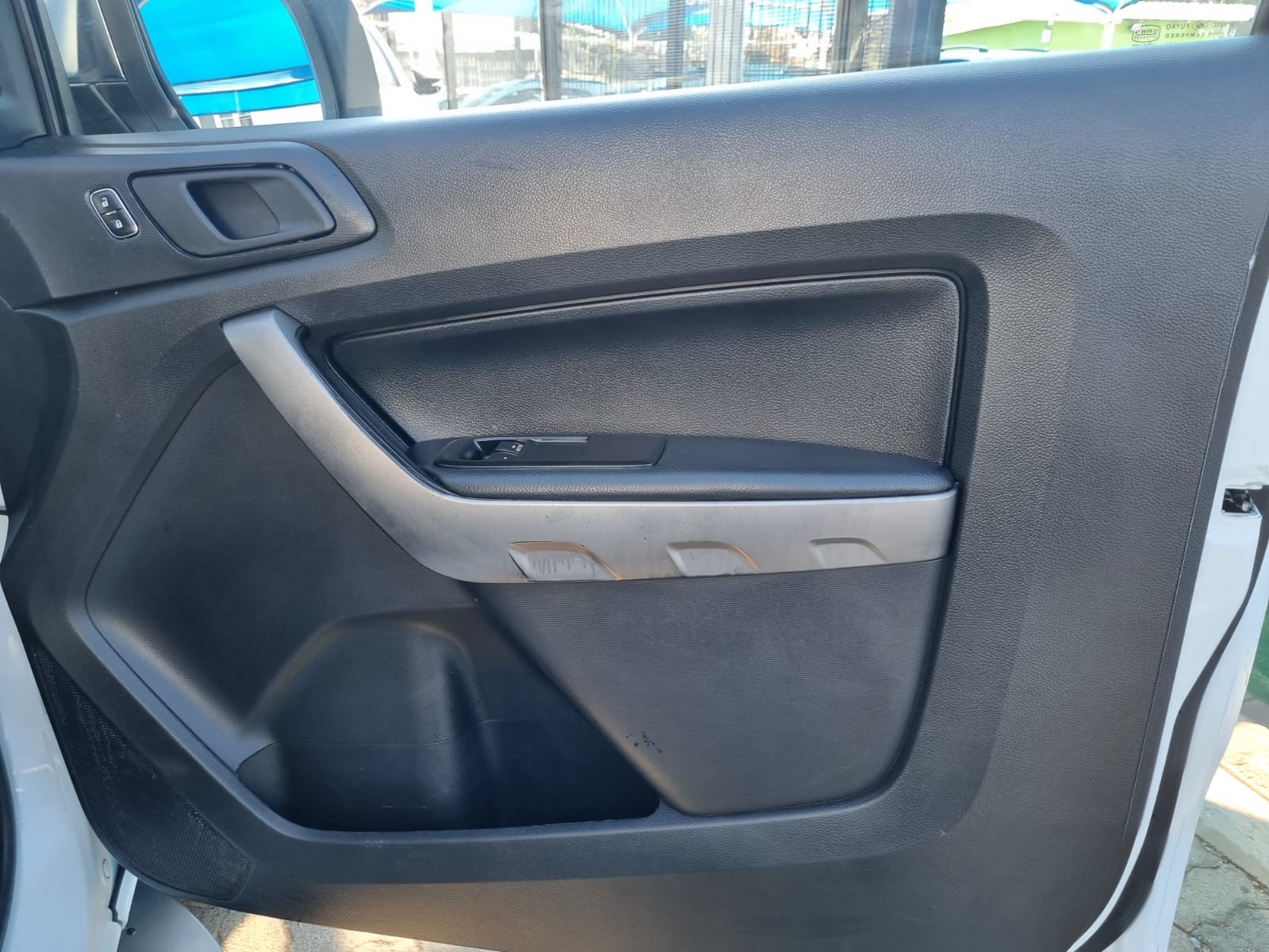 
								2023 Ford Ranger 2.2 TDCi Extra Cab Automatic Diesel – R260,000 full									