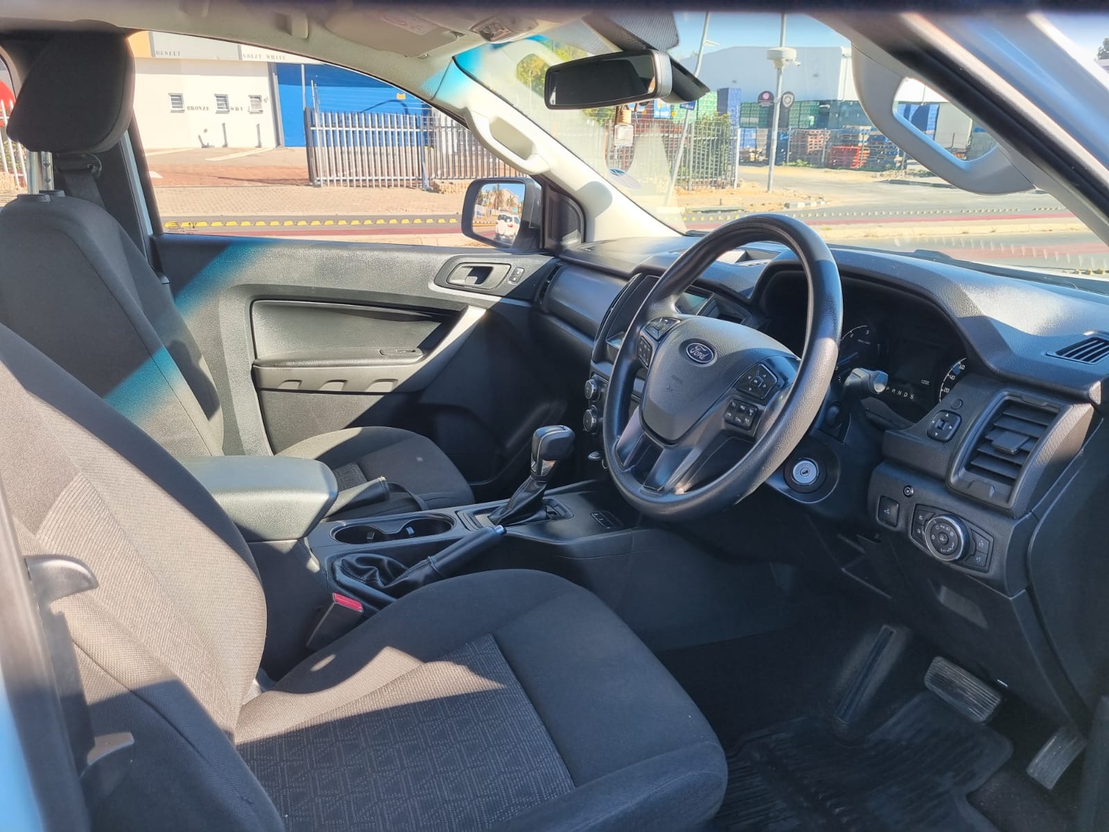 
								2023 Ford Ranger 2.2 TDCi Extra Cab Automatic Diesel – R260,000 full									