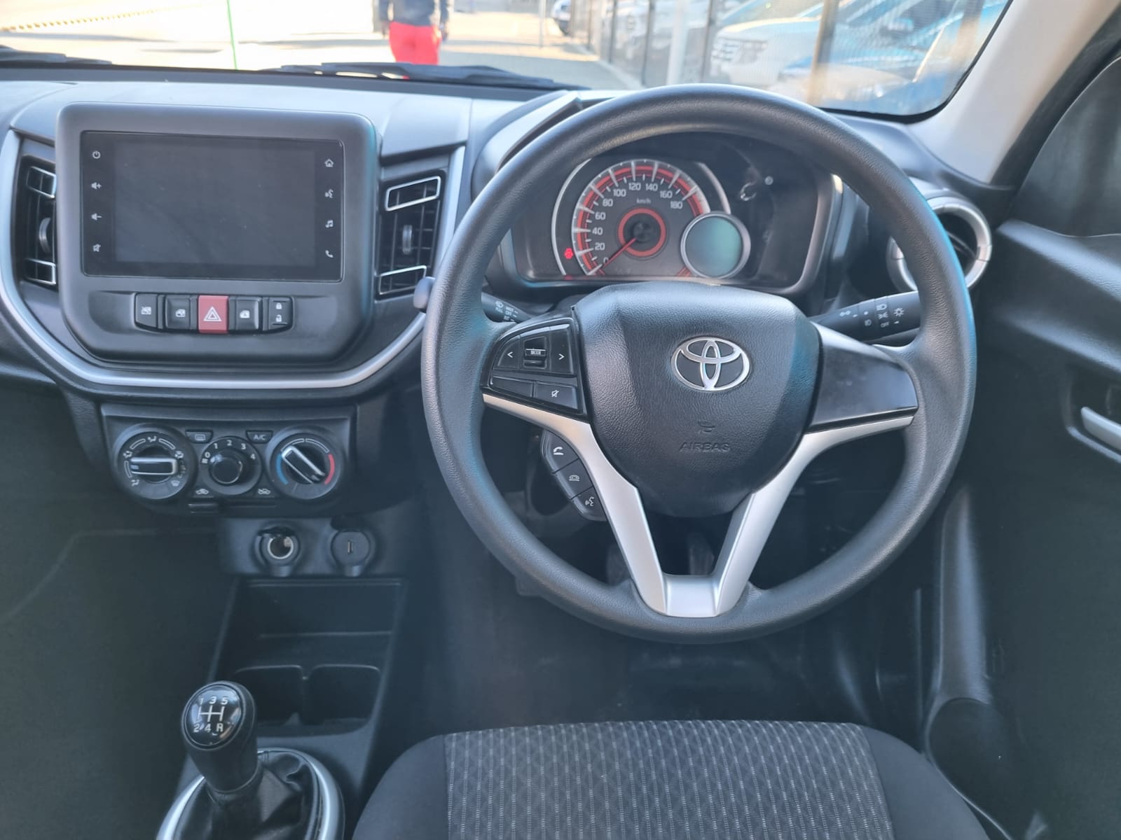 
								2025 Toyota Vitz 1.2 XR Manual Petrol – R190,000 full									