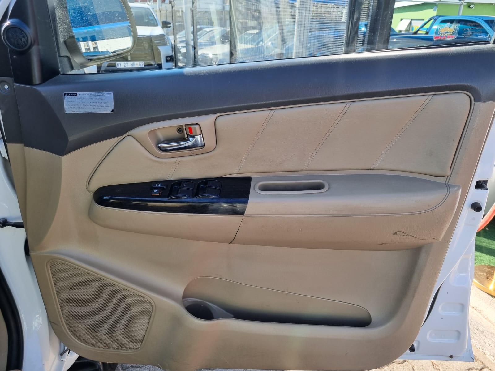 
								2012 Toyota Fortuner 3.0 D-4D 4×4 Automatic – R255 000 full									