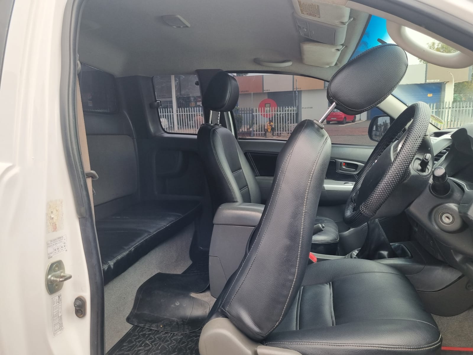 
								2012 Toyota Hilux 3.0 D-4D Extra Cab Manual – R225 000 full									