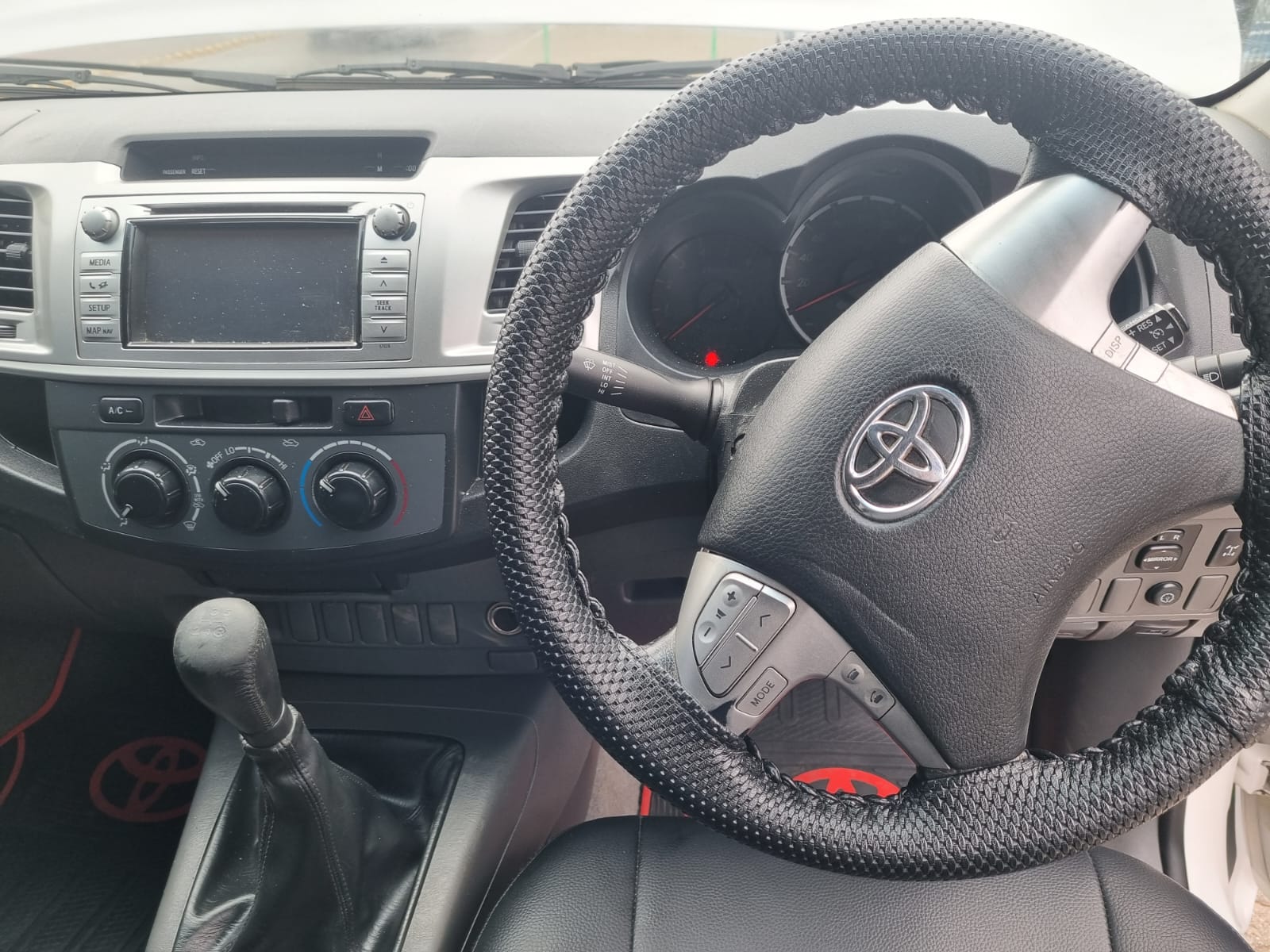 
								2012 Toyota Hilux 3.0 D-4D Extra Cab Manual – R225 000 full									
