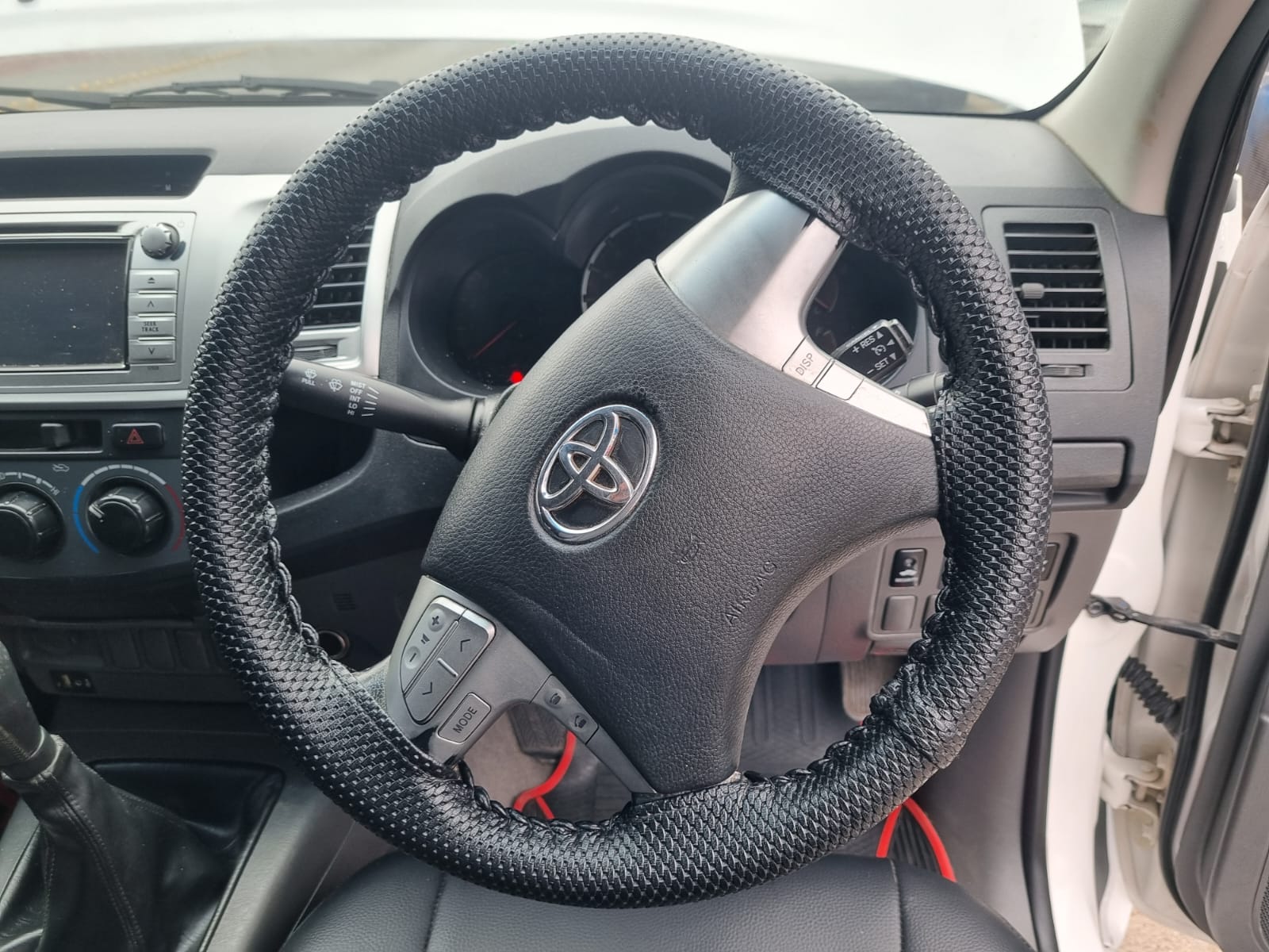 
								2012 Toyota Hilux 3.0 D-4D Extra Cab Manual – R225 000 full									