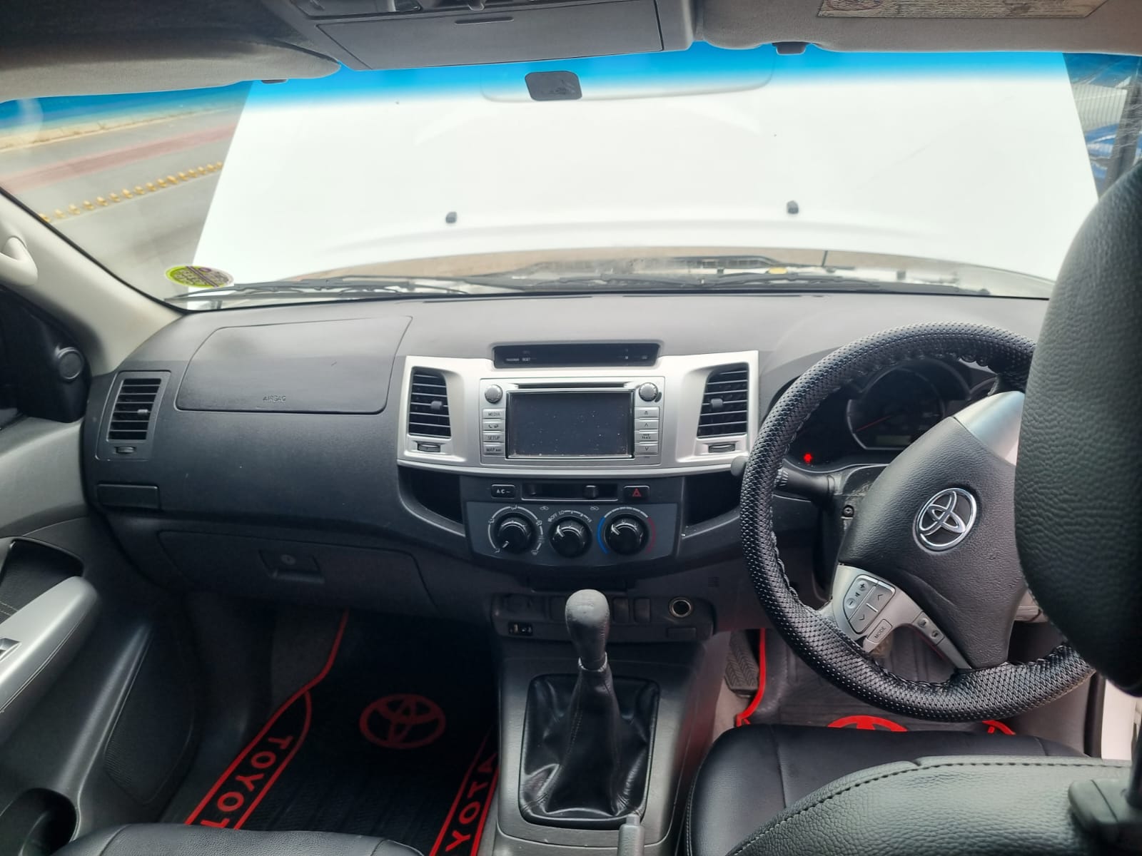 
								2012 Toyota Hilux 3.0 D-4D Extra Cab Manual – R225 000 full									