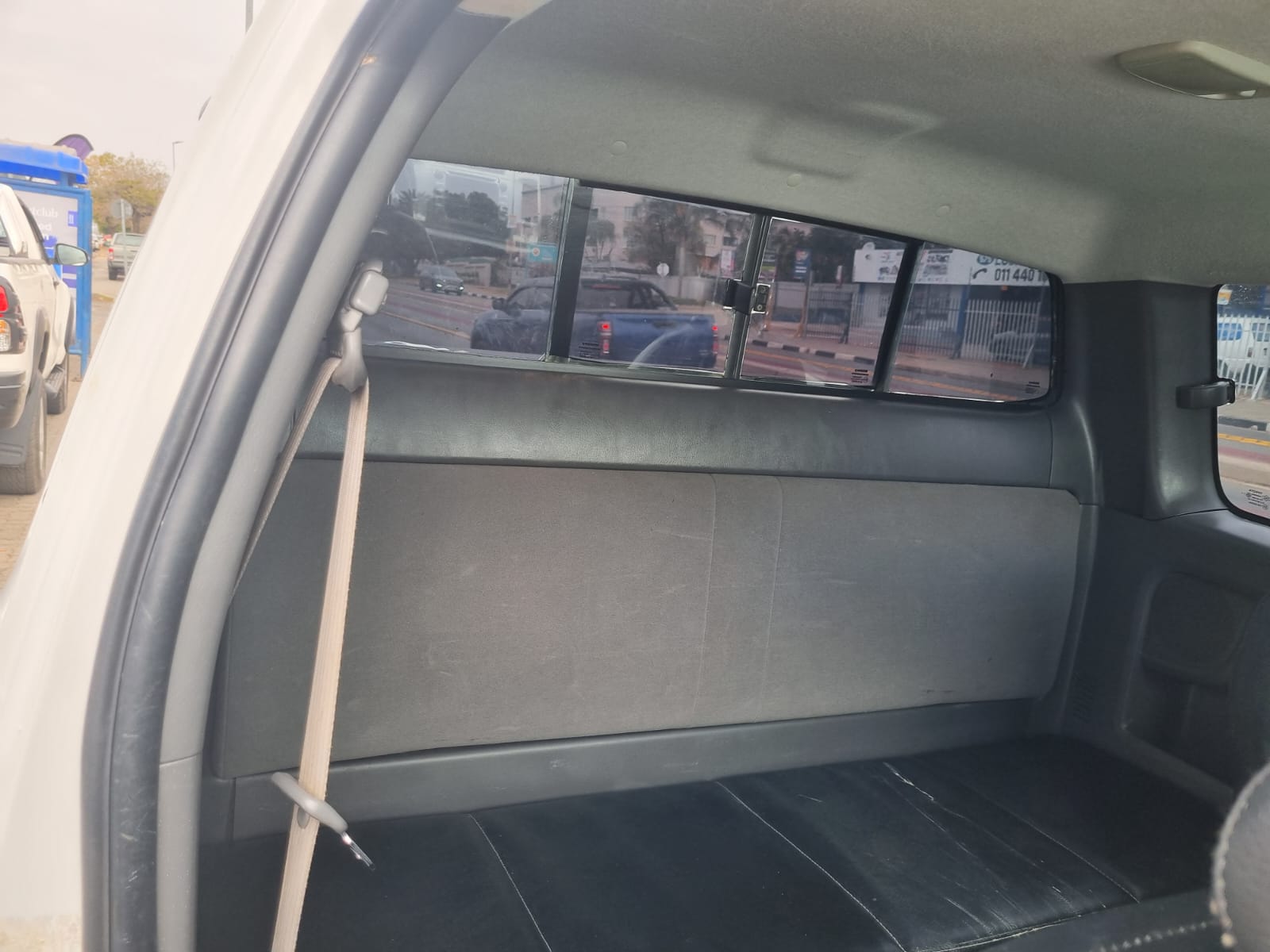 
								2012 Toyota Hilux 3.0 D-4D Extra Cab Manual – R225 000 full									