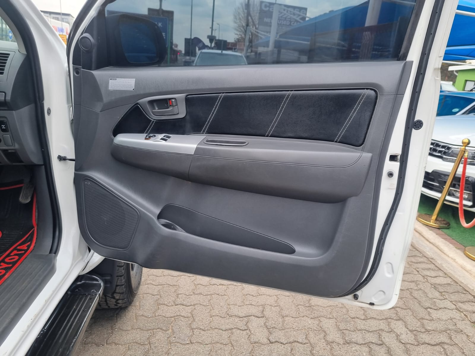 
								2012 Toyota Hilux 3.0 D-4D Extra Cab Manual – R225 000 full									