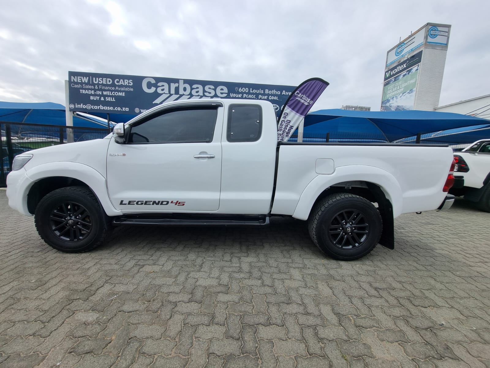 
								2012 Toyota Hilux 3.0 D-4D Extra Cab Manual – R225 000 full									