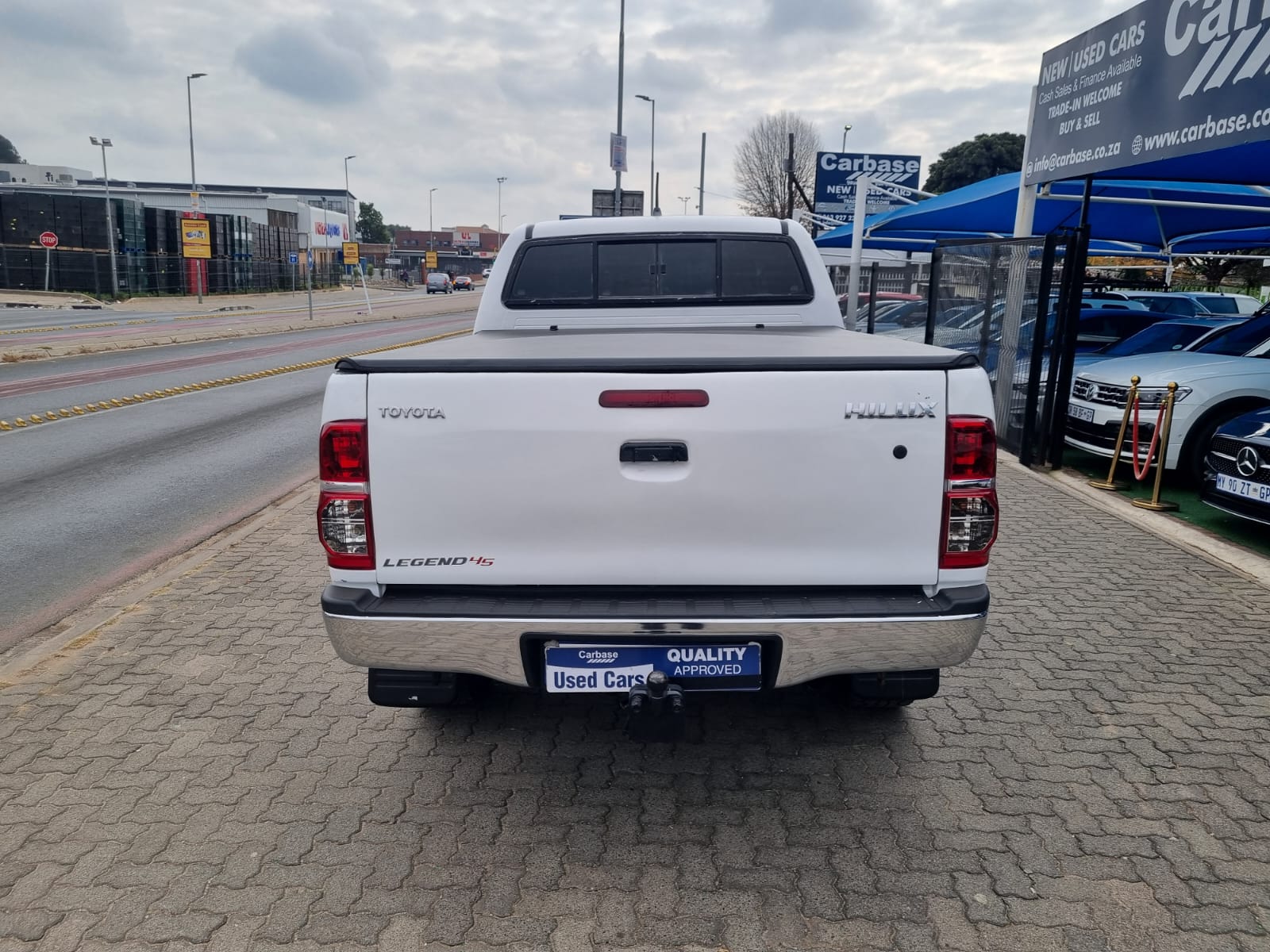 
								2012 Toyota Hilux 3.0 D-4D Extra Cab Manual – R225 000 full									