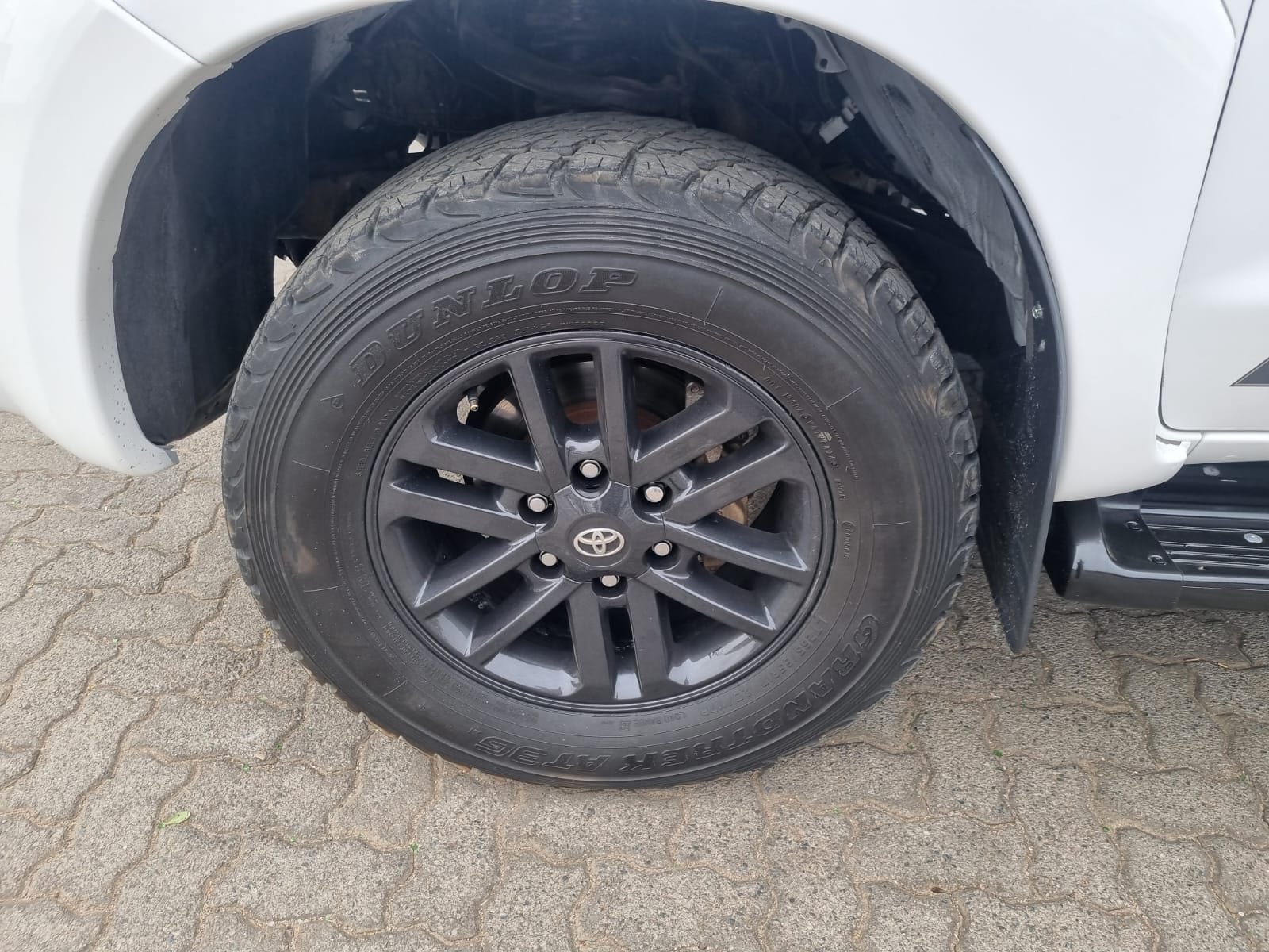 
								2012 Toyota Hilux 3.0 D-4D Extra Cab Manual – R225 000 full									