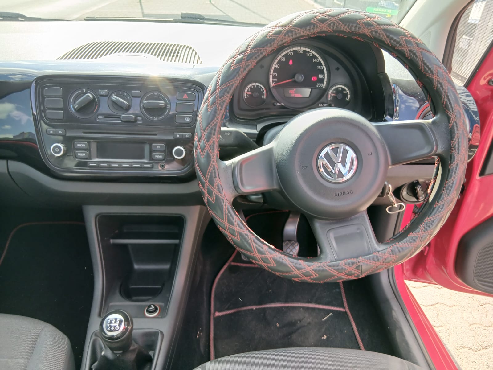 
								2016 Volkswagen UP! 1.0 Manual – R115 000 full									
