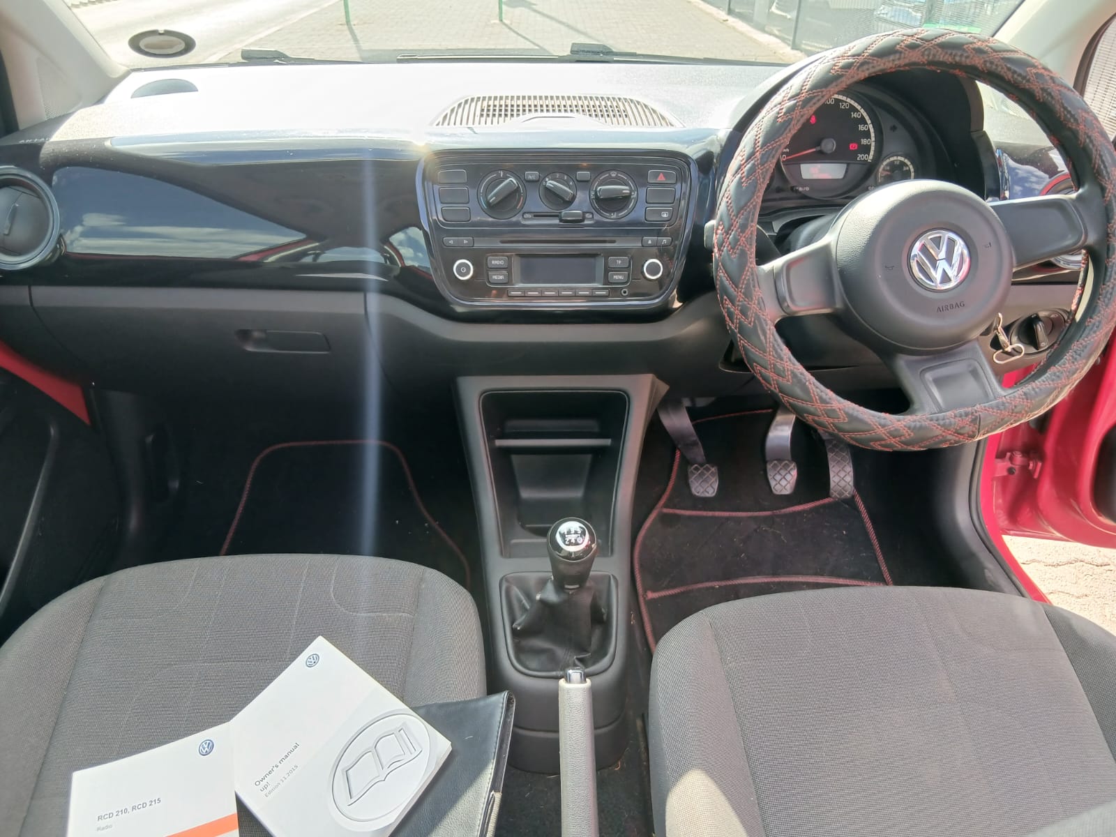 
								2016 Volkswagen UP! 1.0 Manual – R115 000 full									