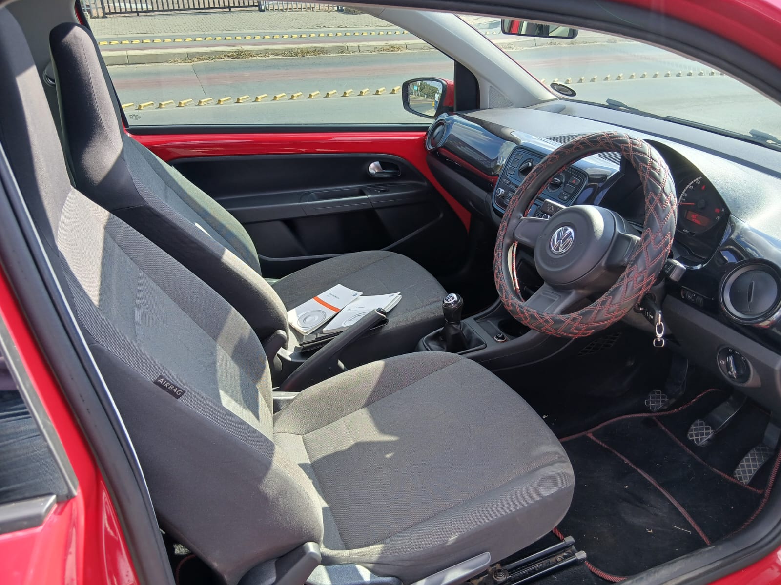 
								2016 Volkswagen UP! 1.0 Manual – R115 000 full									