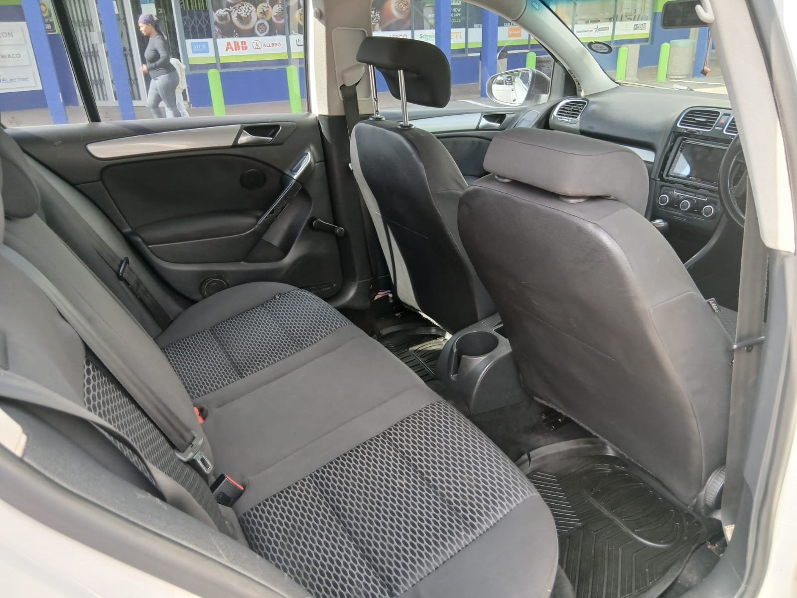 
								2010 Volkswagen Golf 6 1.6 TSI Manual – R110 000 full									