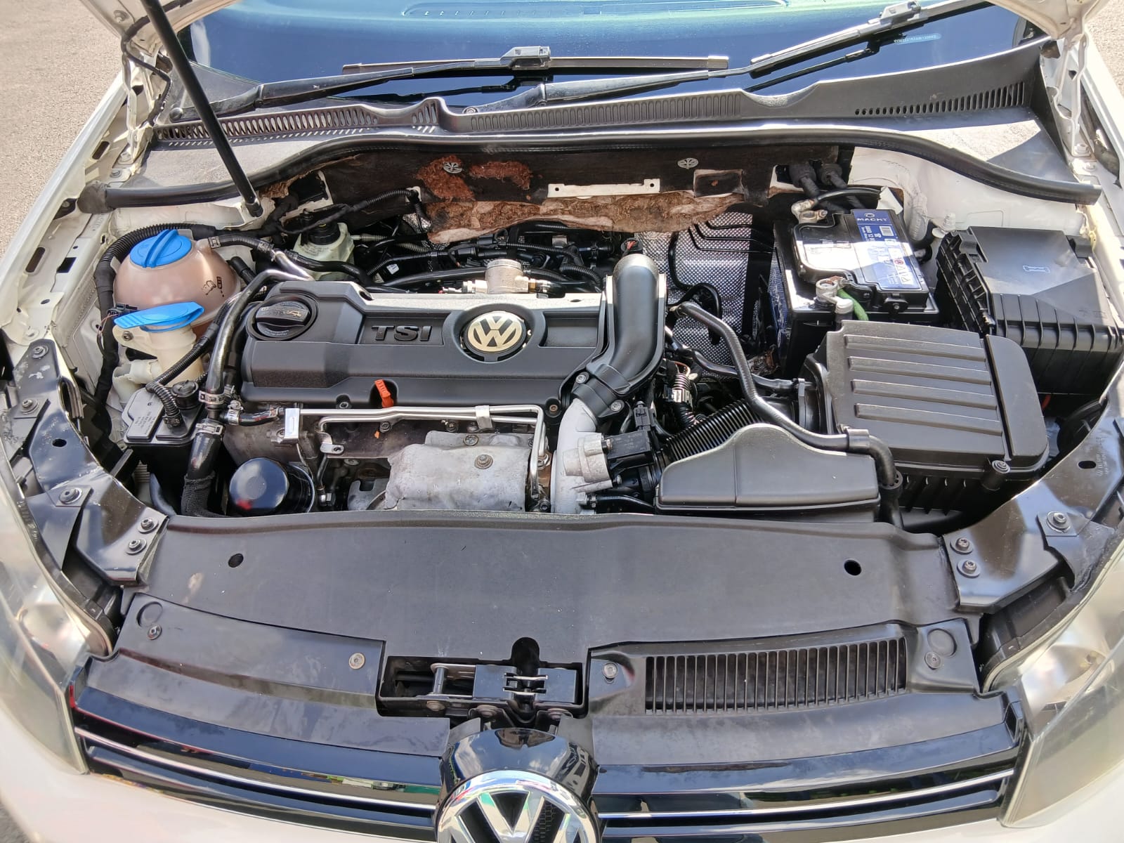 
								2010 Volkswagen Golf 6 1.6 TSI Manual – R110 000 full									