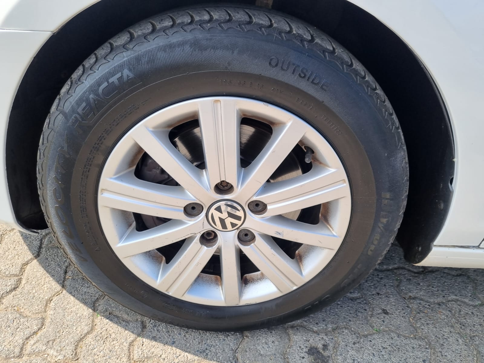 
								2010 Volkswagen Golf 6 1.6 TSI Manual – R110 000 full									