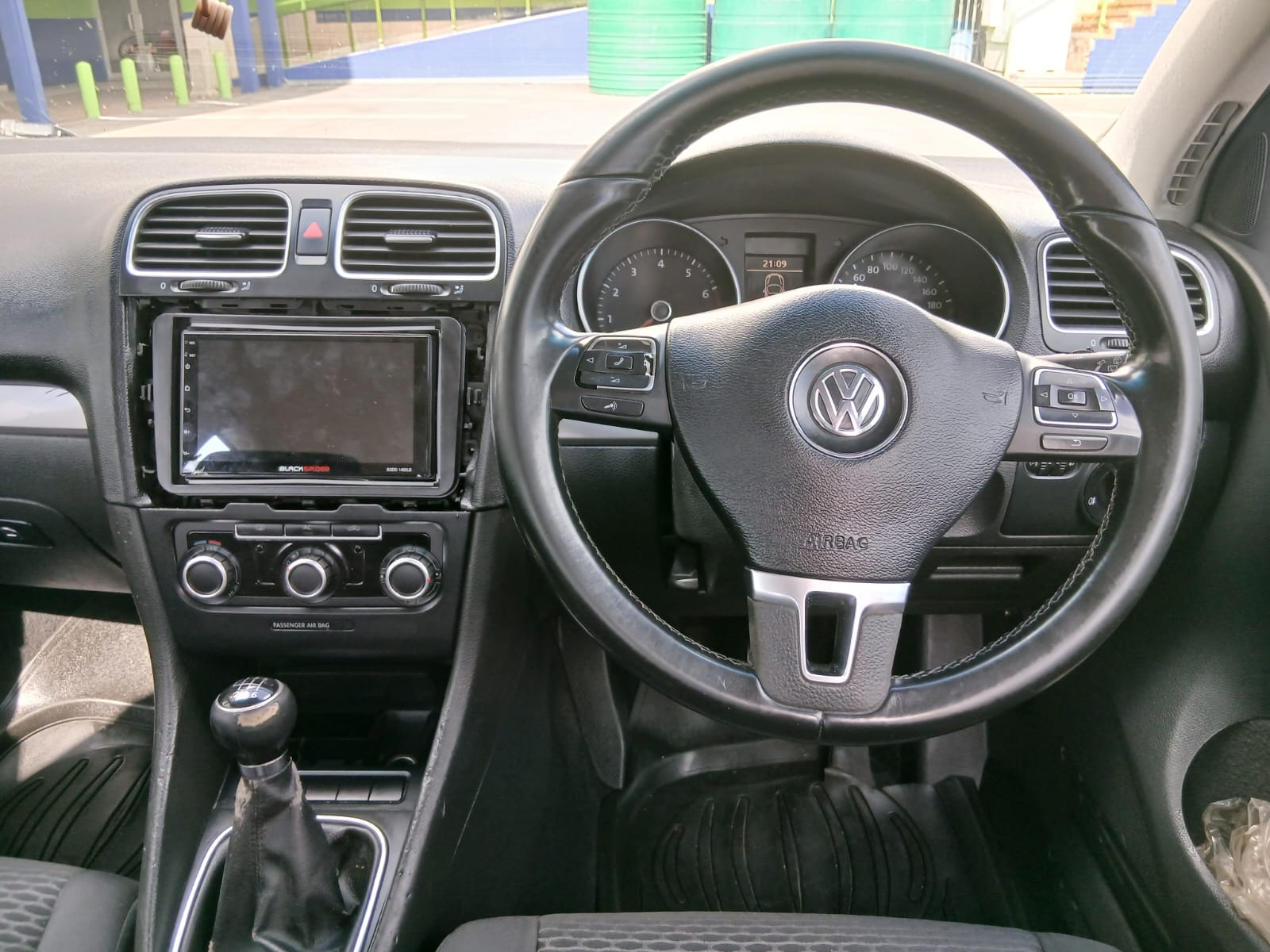 
								2010 Volkswagen Golf 6 1.6 TSI Manual – R110 000 full									