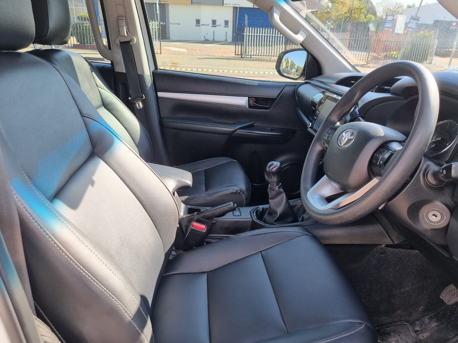 
								2022 Toyota Hilux 2.4 GD-6 4×4 Double Cab Manual – R430 000 full									
