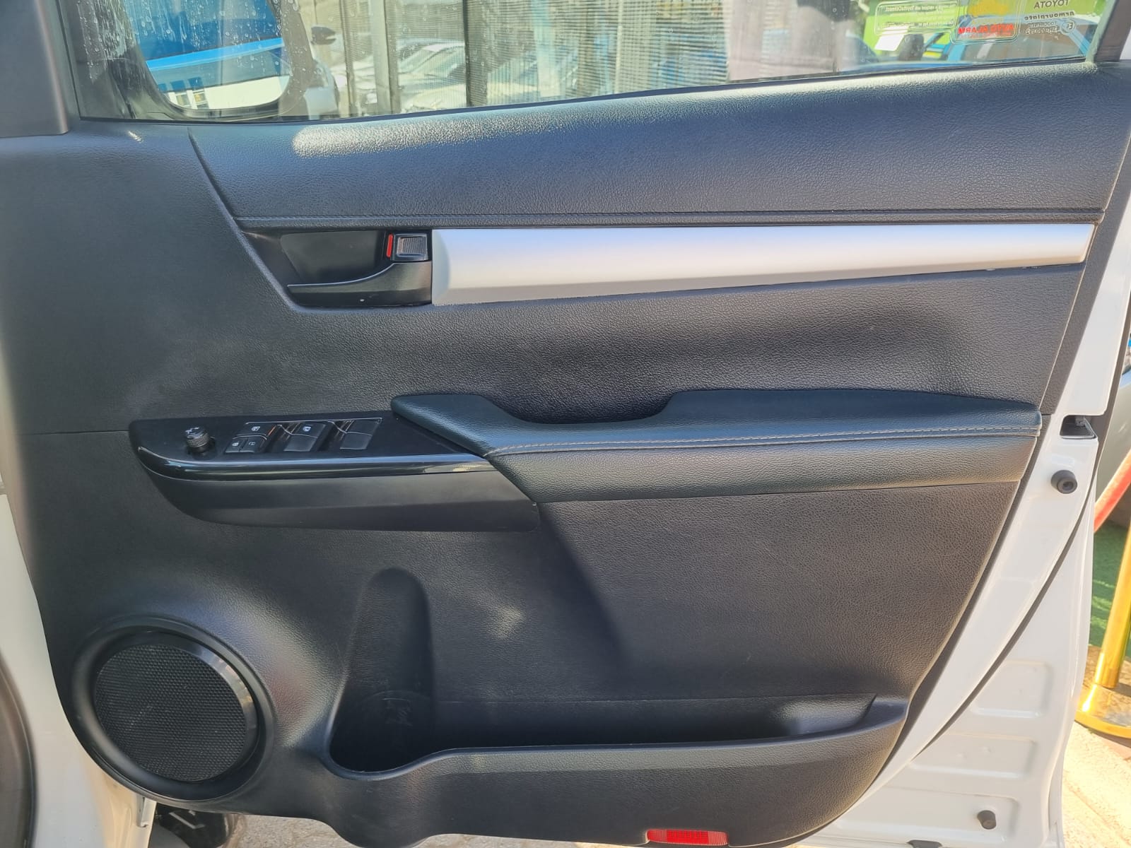 
								2022 Toyota Hilux 2.4 GD-6 4×4 Double Cab Manual – R430 000 full									