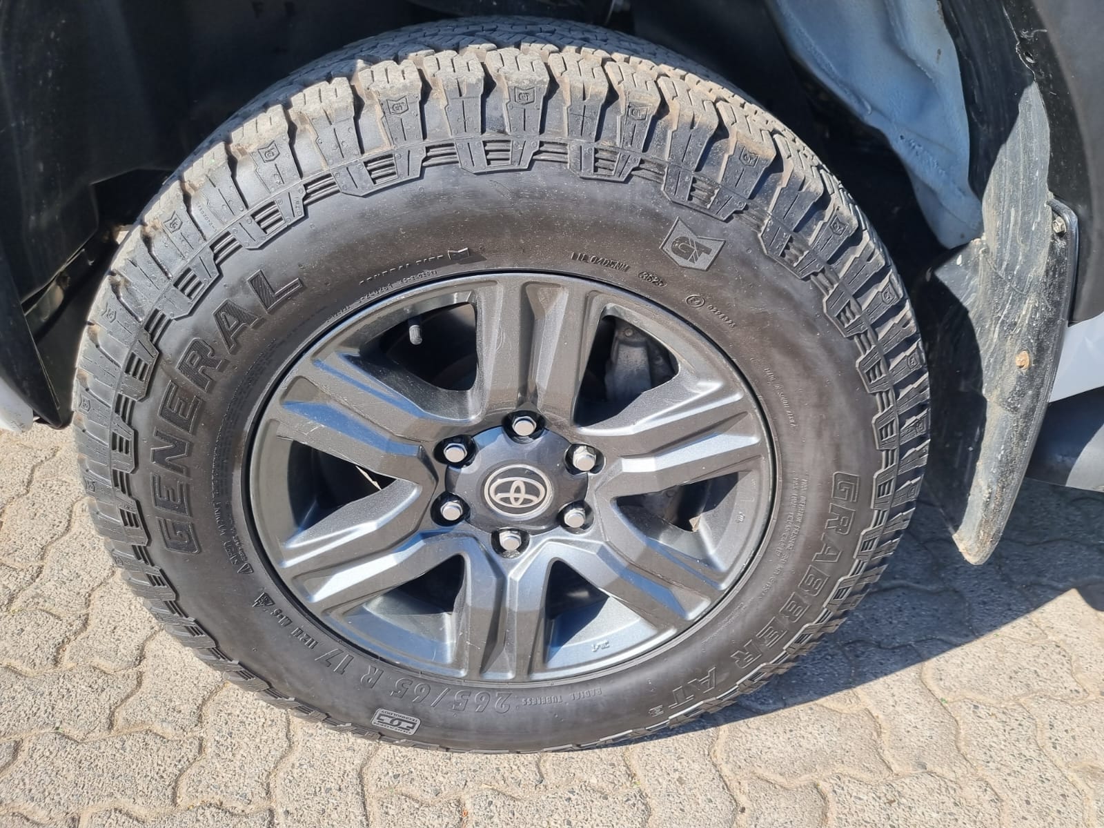 
								2022 Toyota Hilux 2.4 GD-6 4×4 Double Cab Manual – R430 000 full									