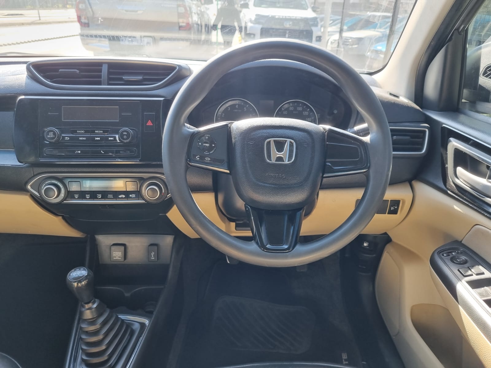 
								2019 Honda Amaze 1.2 Manual – R120 000 full									
