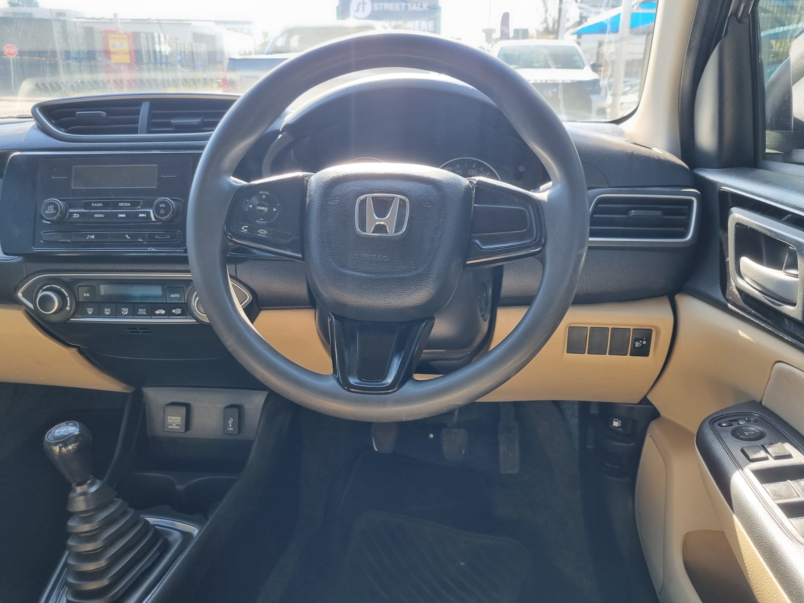 
								2019 Honda Amaze 1.2 Manual – R120 000 full									