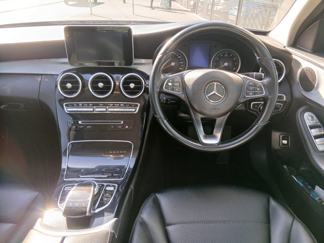 
								2014 Mercedes-Benz C180 Automatic – R255 000 full									