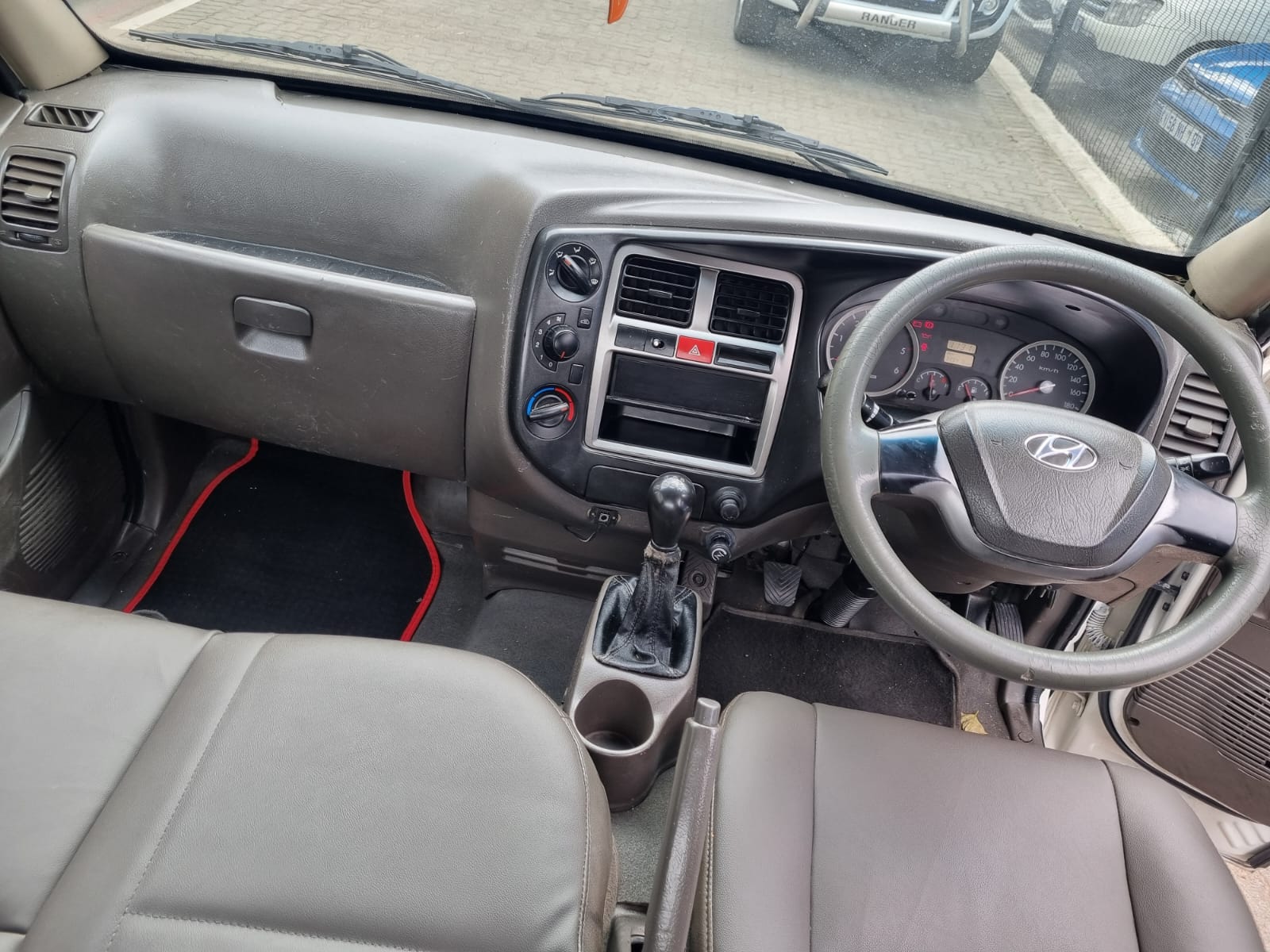 
								2015 Hyundai H100 2.6 Diesel Manual For Sale – R165,000 full									