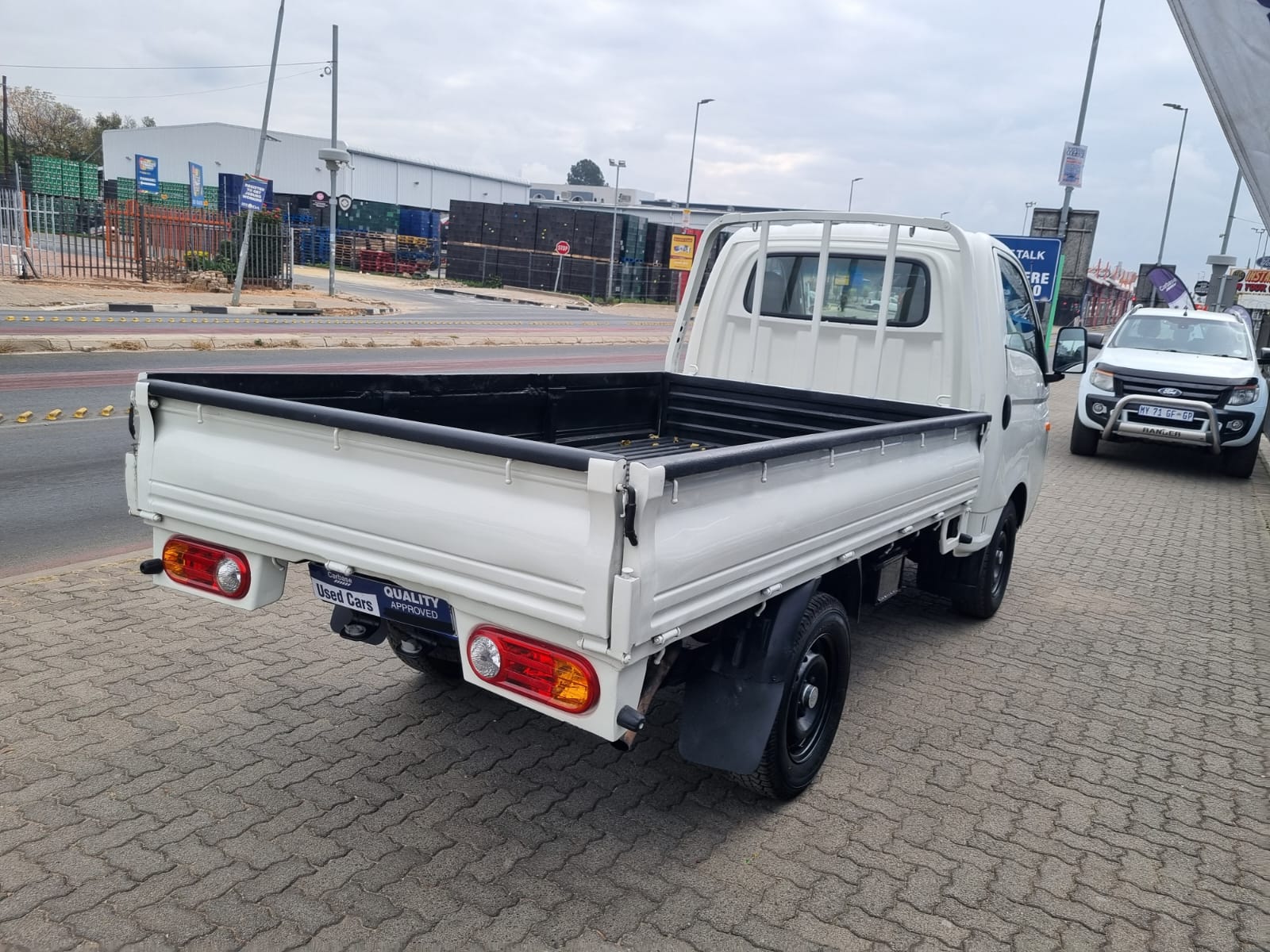
								2015 Hyundai H100 2.6 Diesel Manual For Sale – R165,000 full									