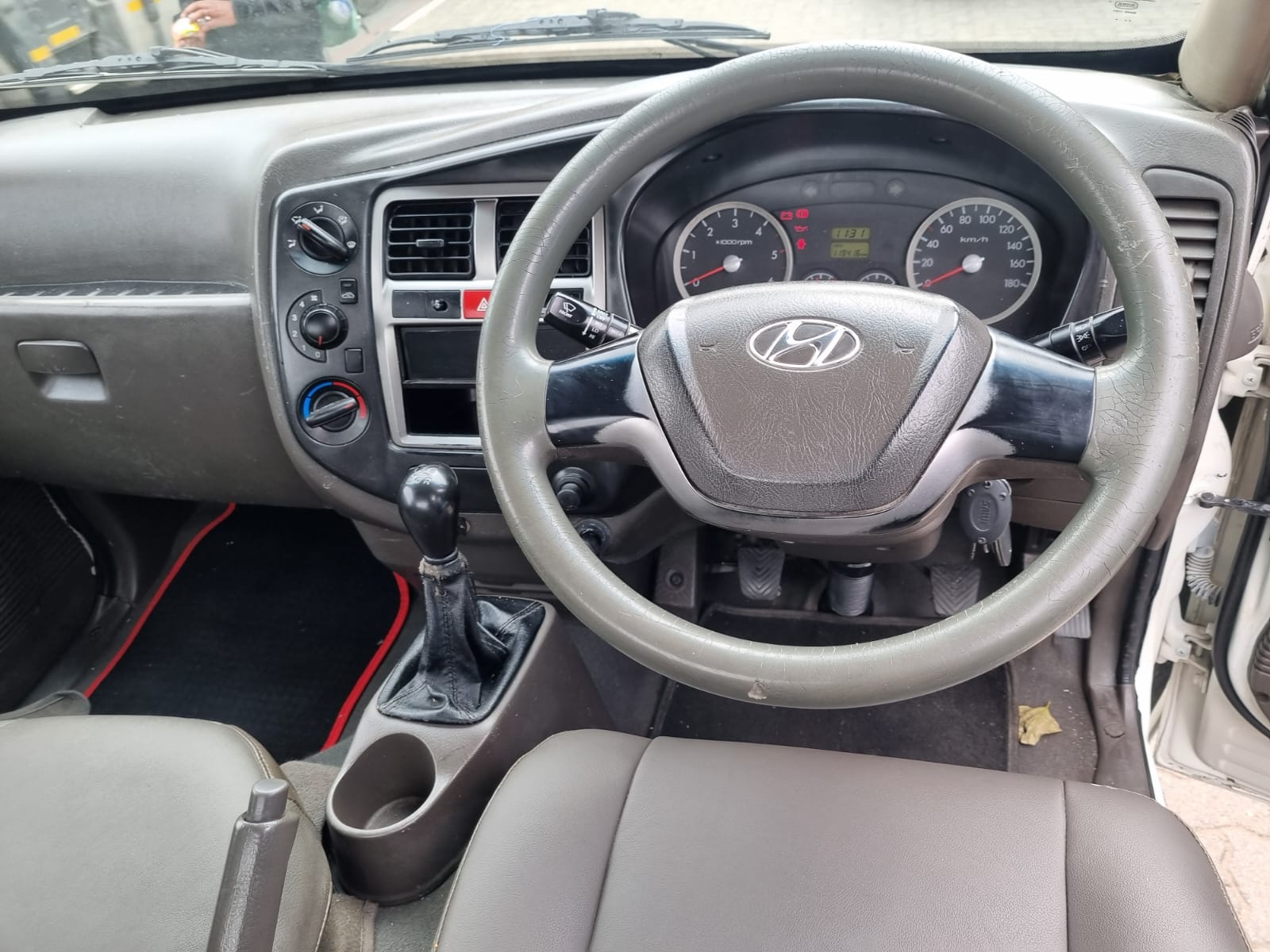 
								2015 Hyundai H100 2.6 Diesel Manual For Sale – R165,000 full									
