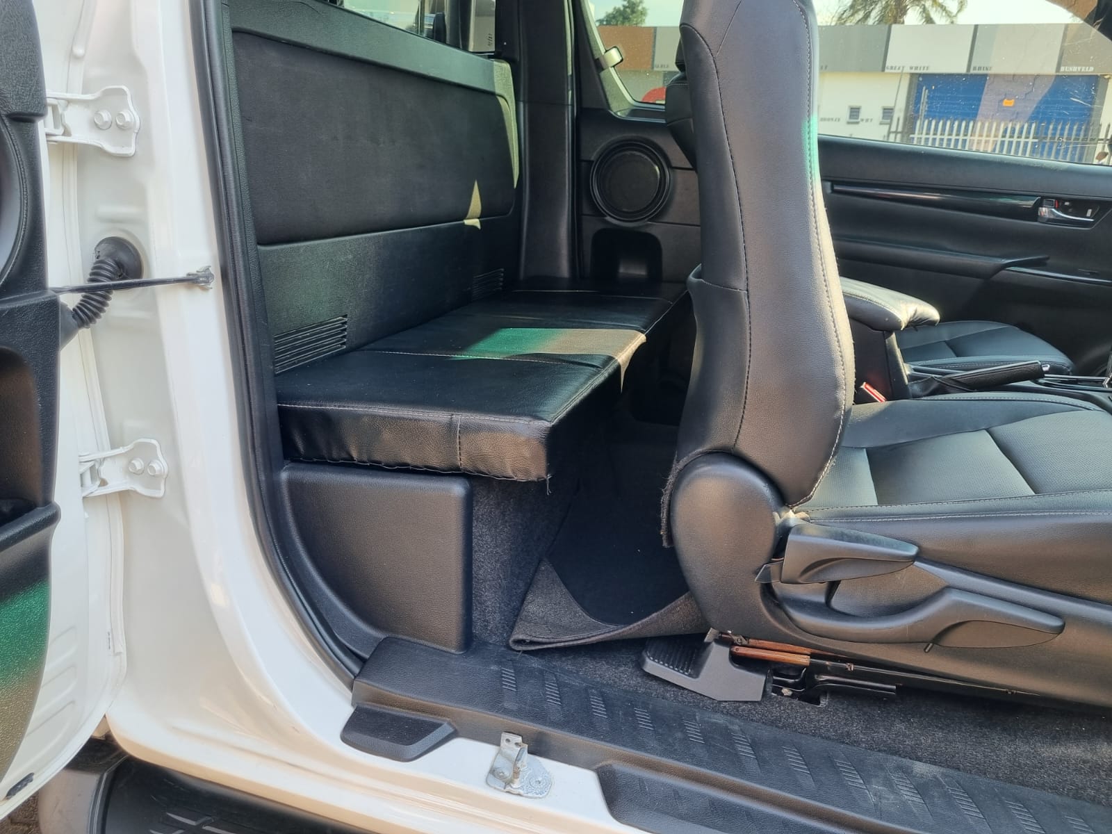 
								2019 Toyota Hilux 2.8 GD-6 Extra Cab Automatic For Sale – R360,000 full									