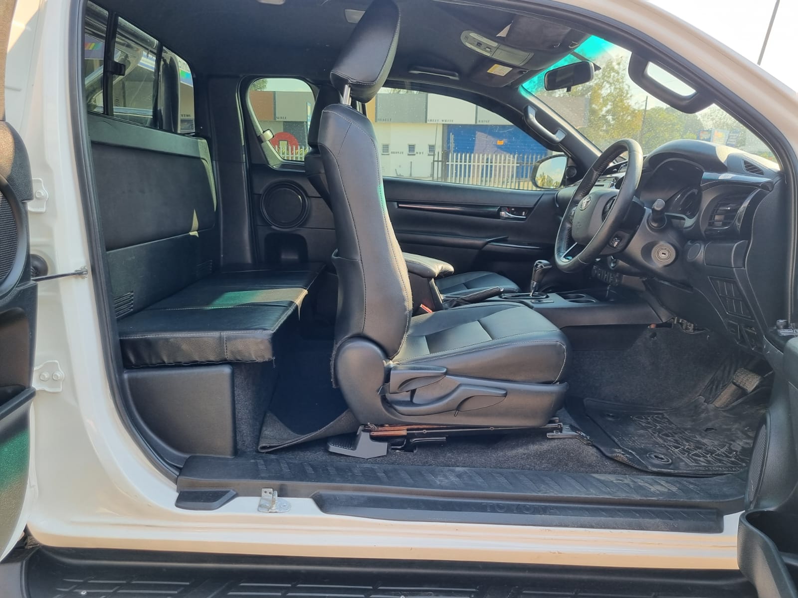 
								2019 Toyota Hilux 2.8 GD-6 Extra Cab Automatic For Sale – R360,000 full									