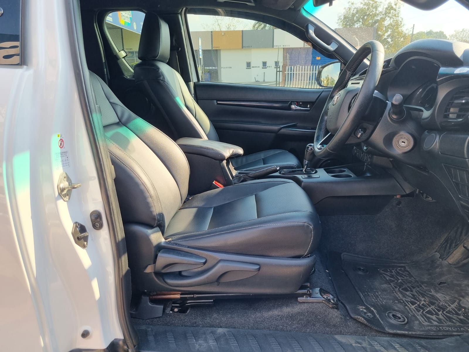 
								2019 Toyota Hilux 2.8 GD-6 Extra Cab Automatic For Sale – R360,000 full									