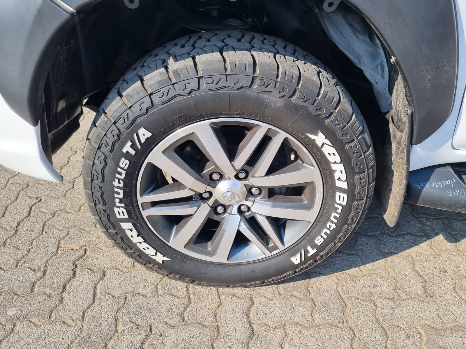 
								2019 Toyota Hilux 2.8 GD-6 Extra Cab Automatic For Sale – R360,000 full									