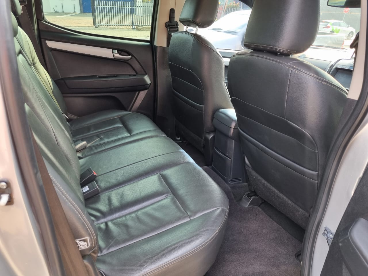 
								2016 Isuzu KB300 Double Cab Automatic Diesel For Sale – R290,000 full									