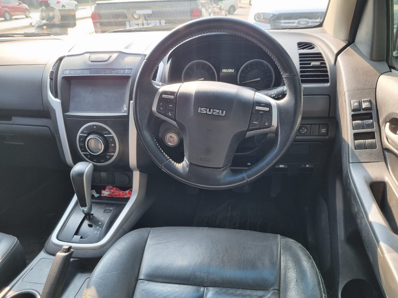 
								2016 Isuzu KB300 Double Cab Automatic Diesel For Sale – R290,000 full									